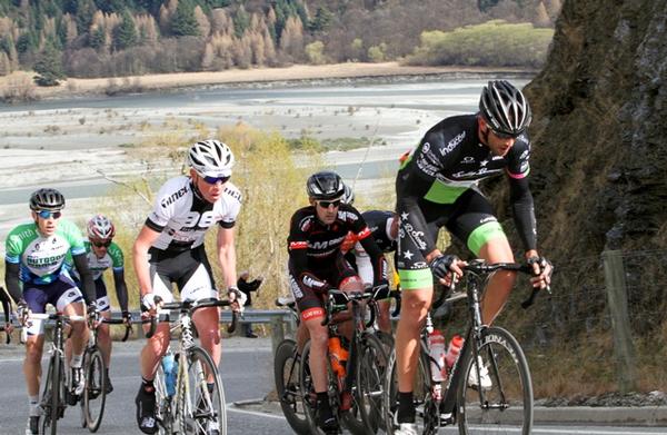 Ian Smallman (Scotty Browns Cycling team) drives the leaders in todays elite race of the Benchmark Homes Series near Queenstown 
